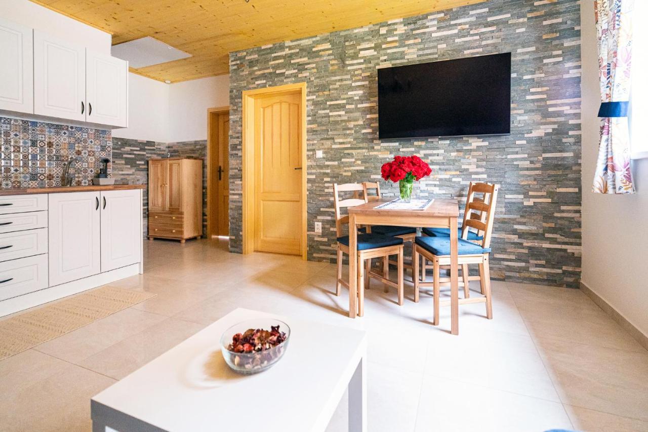Apartmany Pod Rozsutcom - Zatkov Dvor - Prijazd Do Ubytovania Autom S Pohonom 4X4 Terchová Extérieur photo