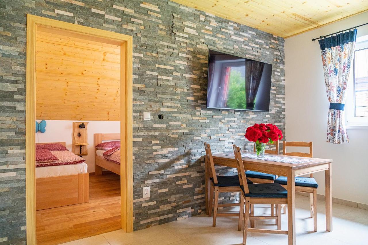 Apartmany Pod Rozsutcom - Zatkov Dvor - Prijazd Do Ubytovania Autom S Pohonom 4X4 Terchová Extérieur photo